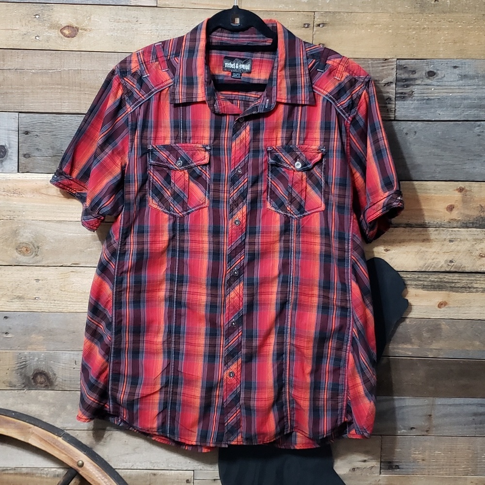 DONATED Rebel & Soul short sleeve button up shirt.